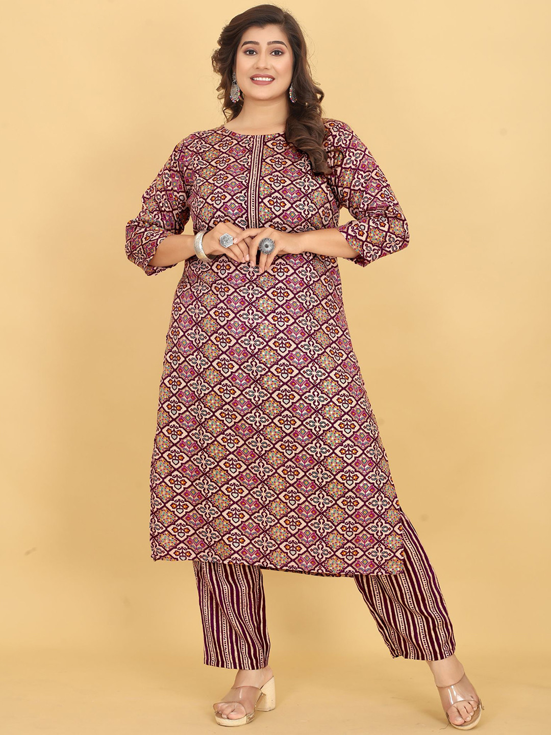 

Ijya Floral Printed Regular Kurti with Trousers, Burgundy