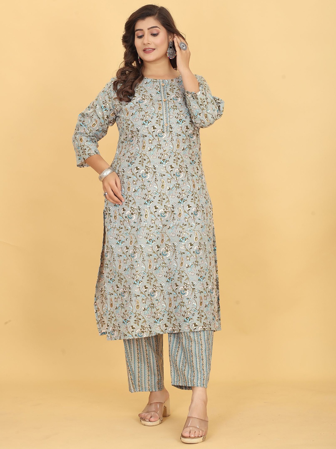 

Ijya Plus Size Floral Printed Regular Kurta With Trousers Set, Blue