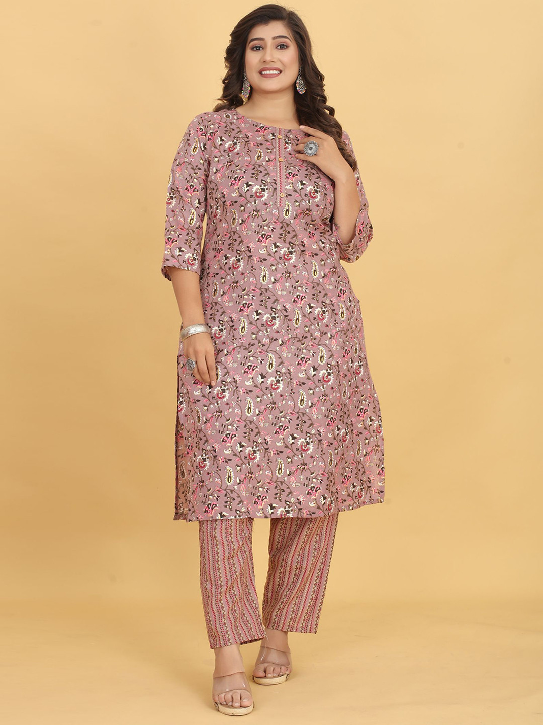 

Ijya Floral Printed Regular Kurta With Trousers, Pink