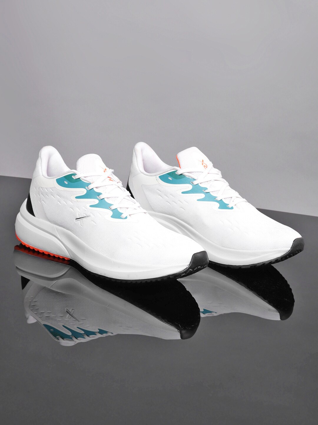 

HRX by Hrithik Roshan Men White & Sea Green Zoom Mesh Running Shoes