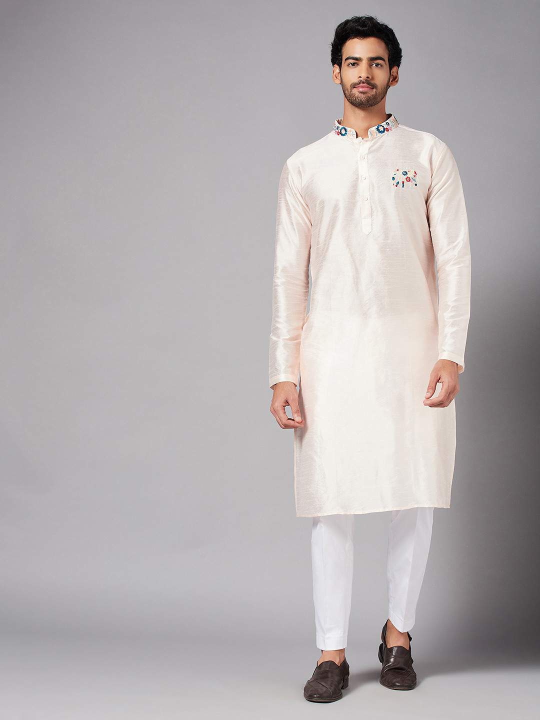 

HILO DESIGN Regular Thread Work Kurta With Trousers, White