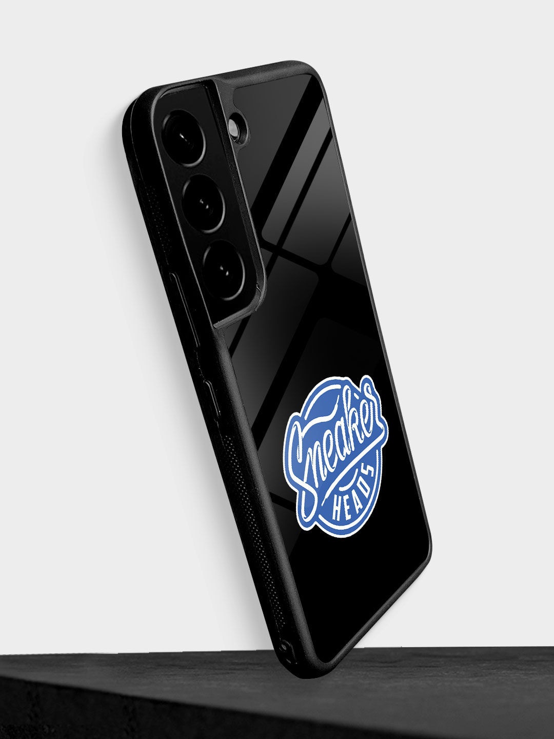 

macmerise Sneakerhead Badge Printed Samsung S22 Glass Back Case, Black