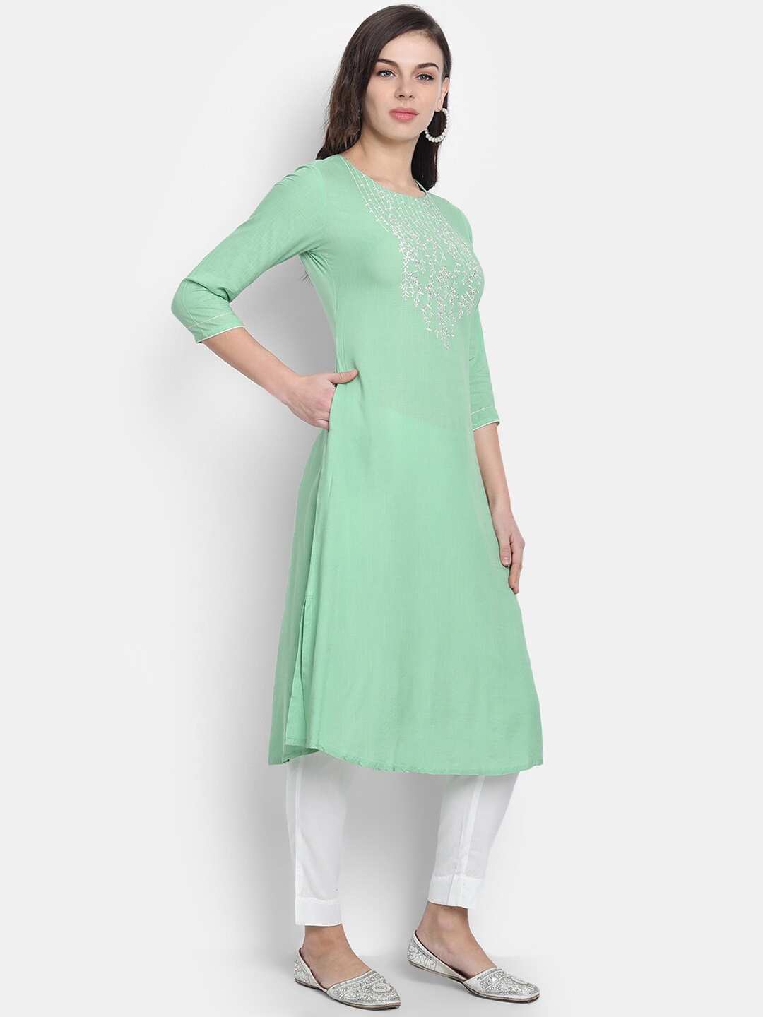 

SUTI Round Neck FLoral Embroidered Thread Work A-Line Kurta, Green