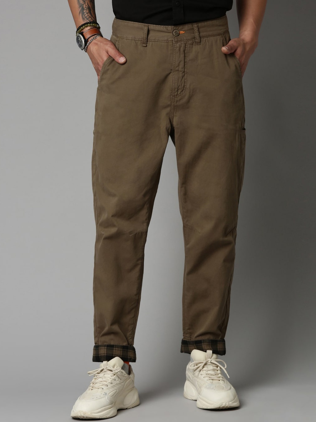 

Breakbounce Olive Green Men Carrot Mid Rise Plain Cotton Chinos