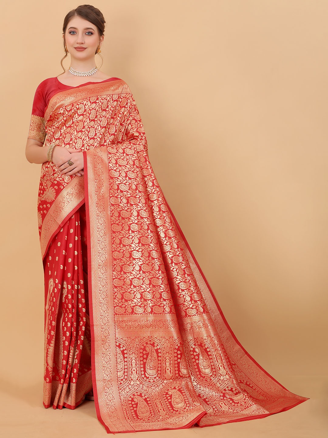 

CLEMIRA Paisley Woven Design Zari Saree, Red