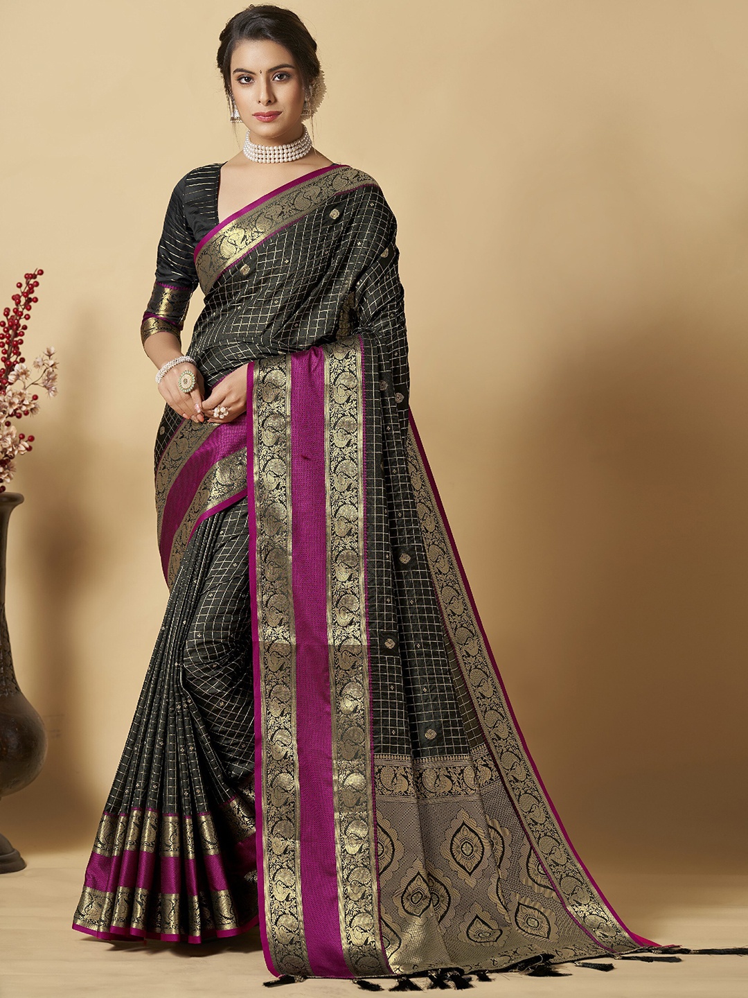 

CLEMIRA Woven Design Zari Saree, Black