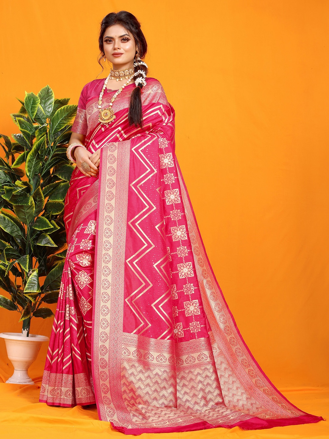 

CLEMIRA Woven Design Zari Saree, Pink