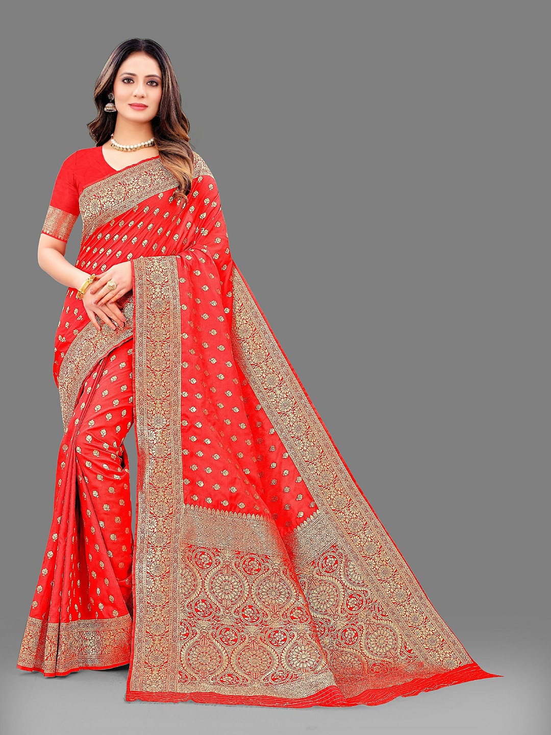 

CLEMIRA Woven Design Zari Saree, Red