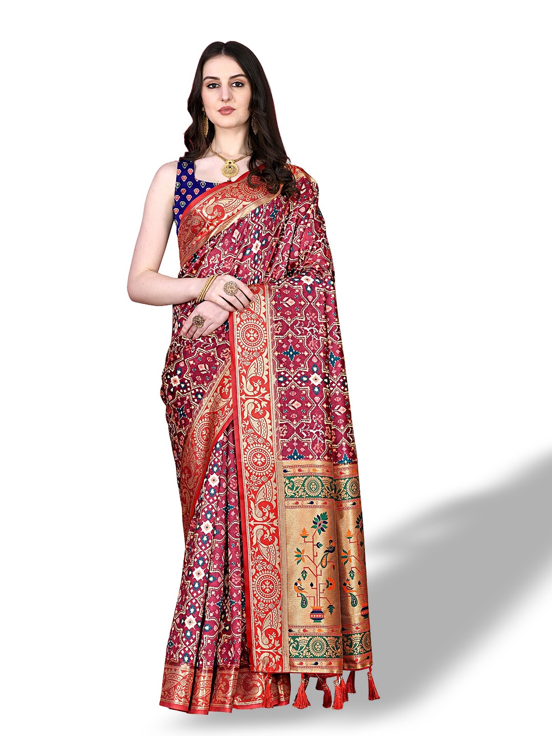 

CLEMIRA Ethnic Motifs Printed Zari Saree, Magenta