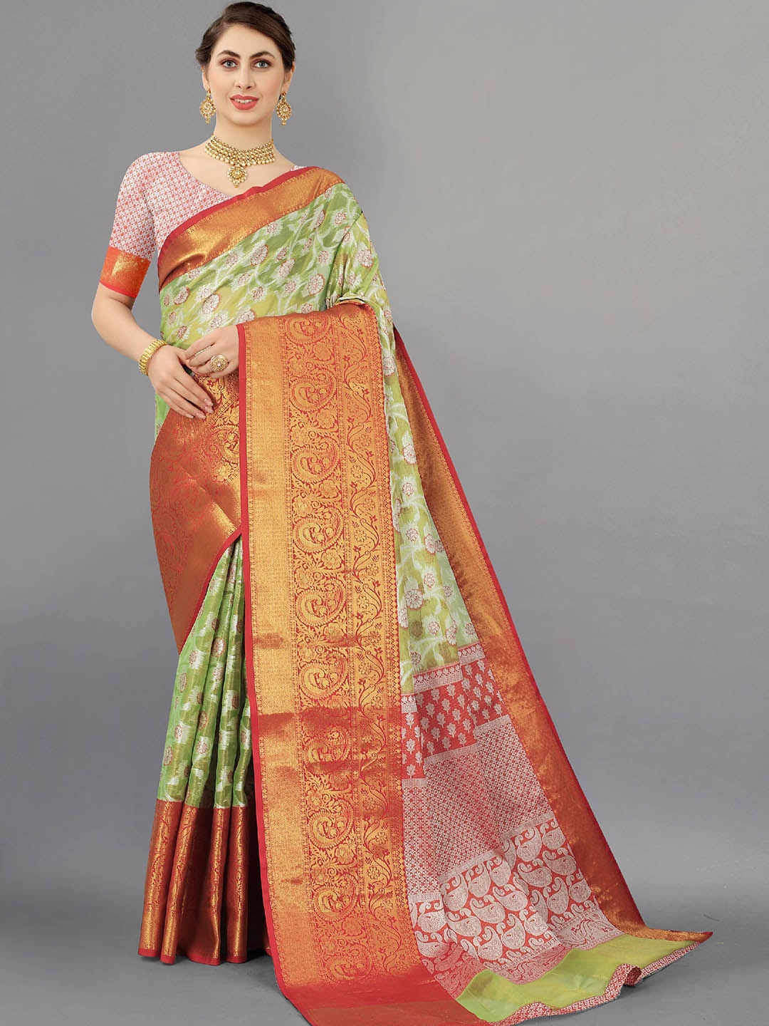 

CLEMIRA Woven Design Zari Saree, Green