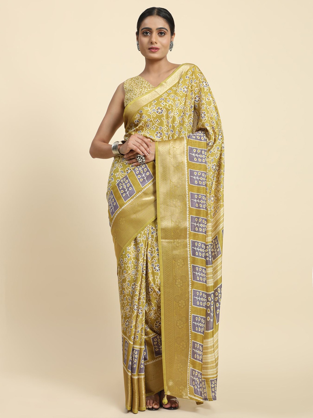 

Phenav Floral Printed Zari Brasso Saree, Yellow