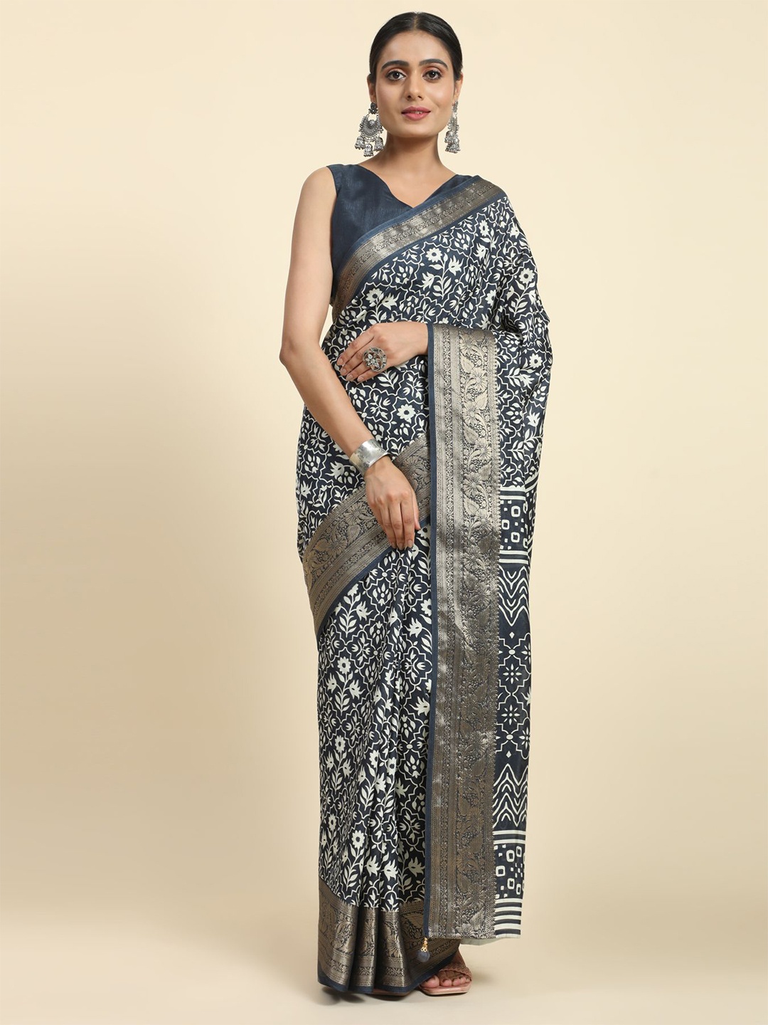 

Phenav Floral Printed Zari Brasso Saree, Grey