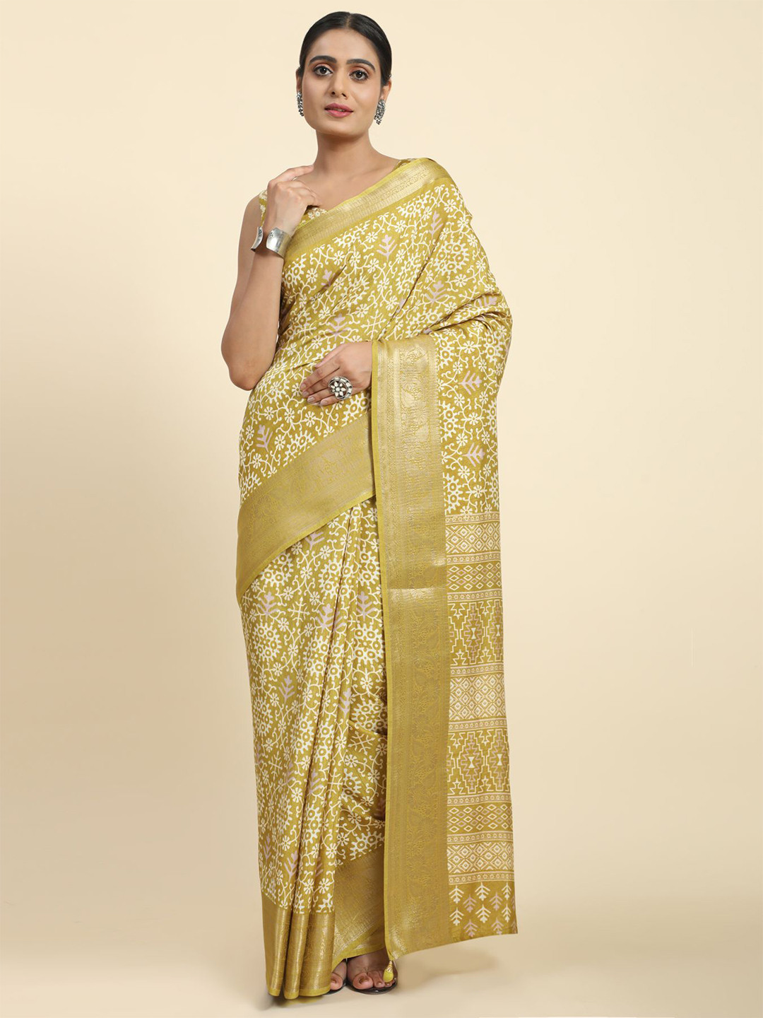 

Phenav Floral Printed Zari Brasso Saree, Yellow