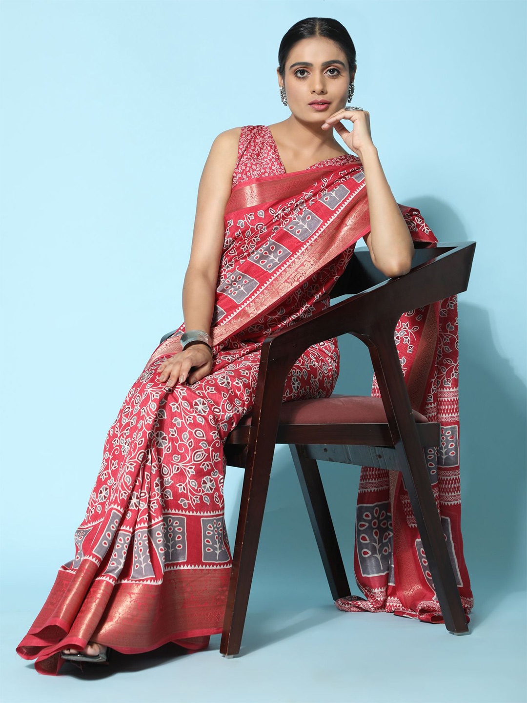 

Phenav Floral Printed Zari Brasso Saree, Red