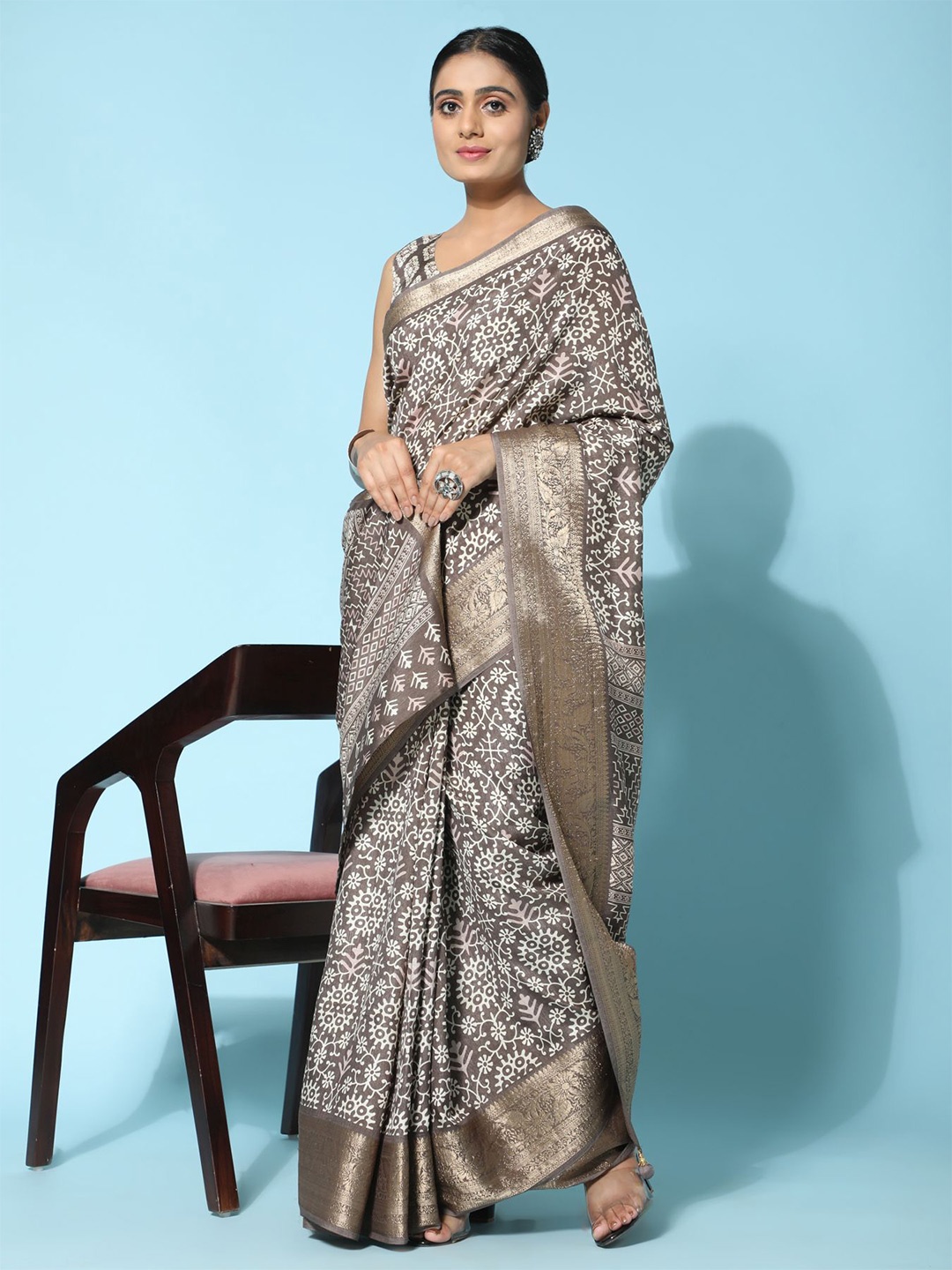 

Phenav Floral Printed Zari Brasso Saree, Brown
