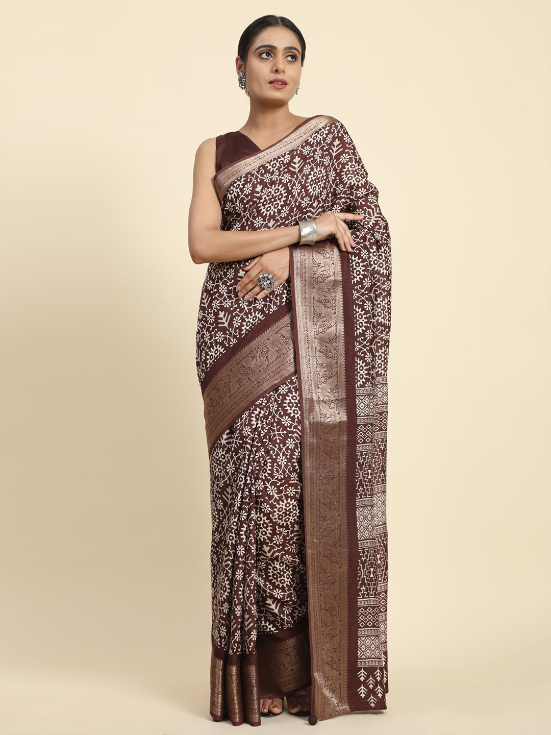 

Phenav Ethnic Motifs Printed Zari Brasso Saree, Brown