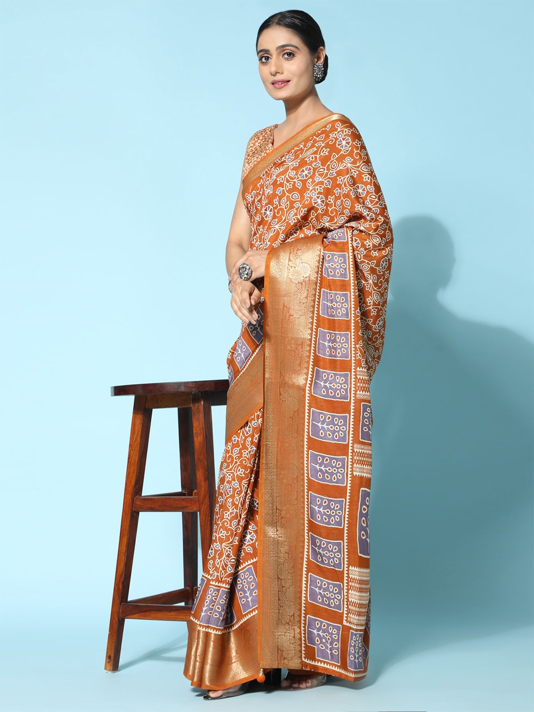 

Phenav Floral Printed Zari Brasso Saree, Orange
