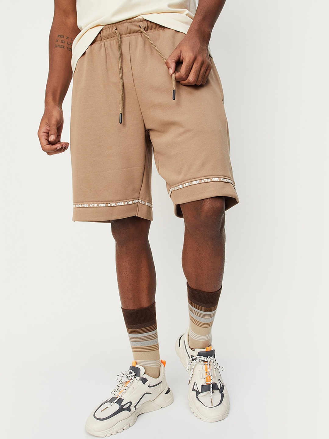 

max Men Mid-Rise Cotton Shorts, Brown