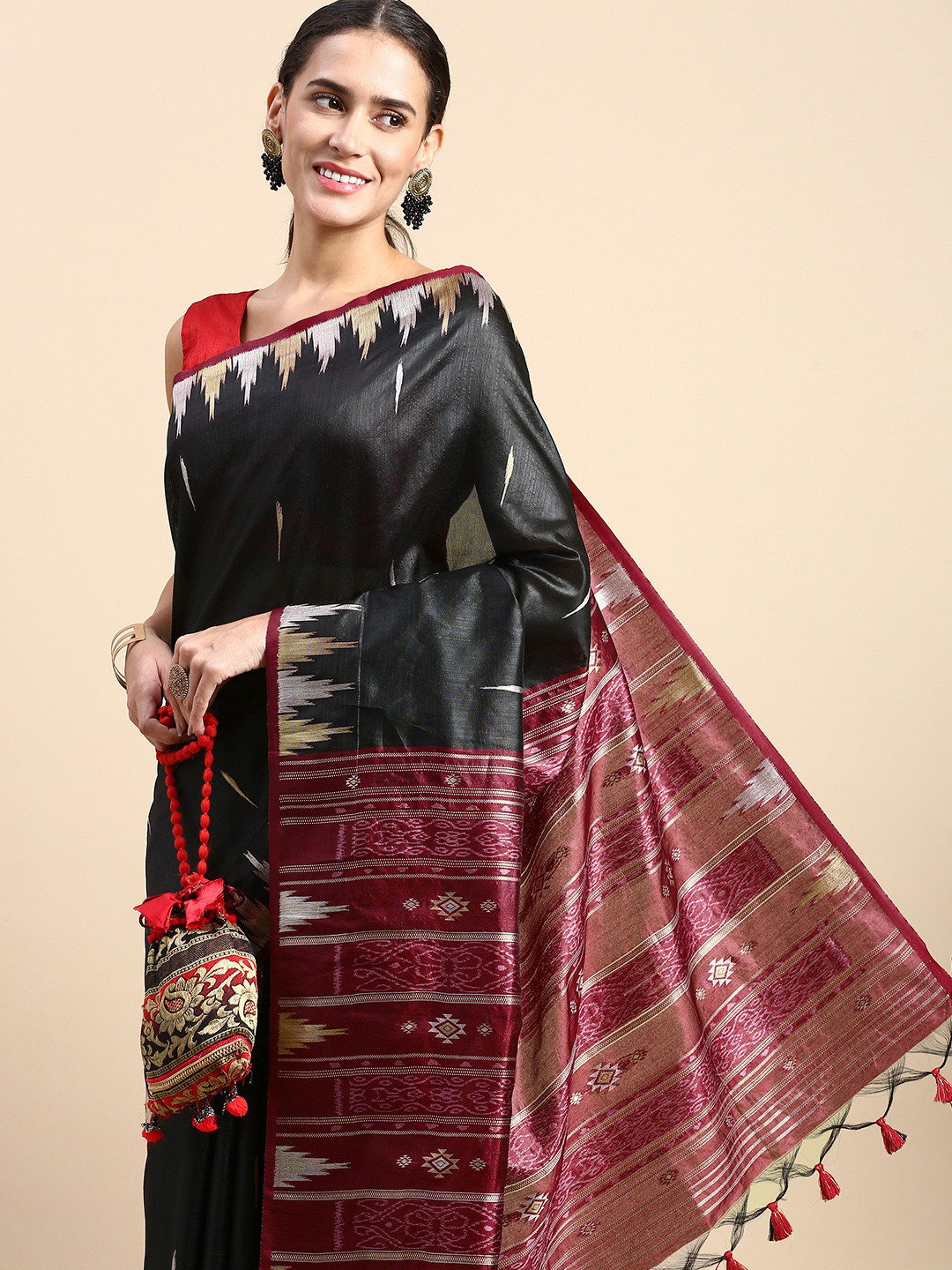 

VISHNU WEAVES Woven Design Zari Banarasi Saree, Black