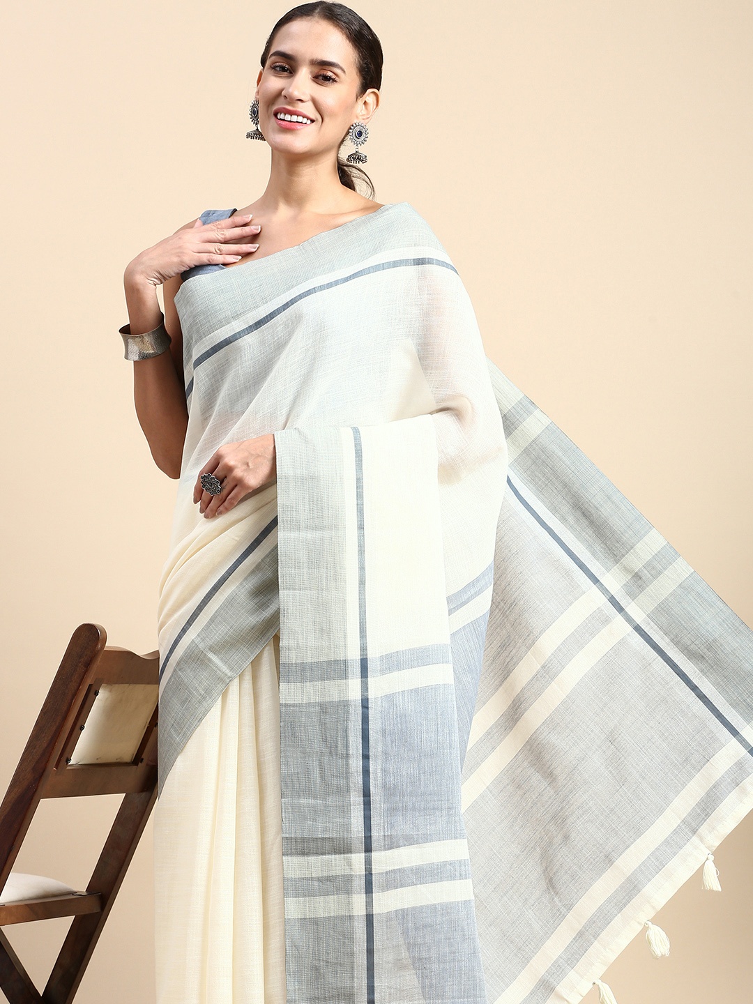 

VISHNU WEAVES Woven Design Pure Cotton Taant Saree, Cream