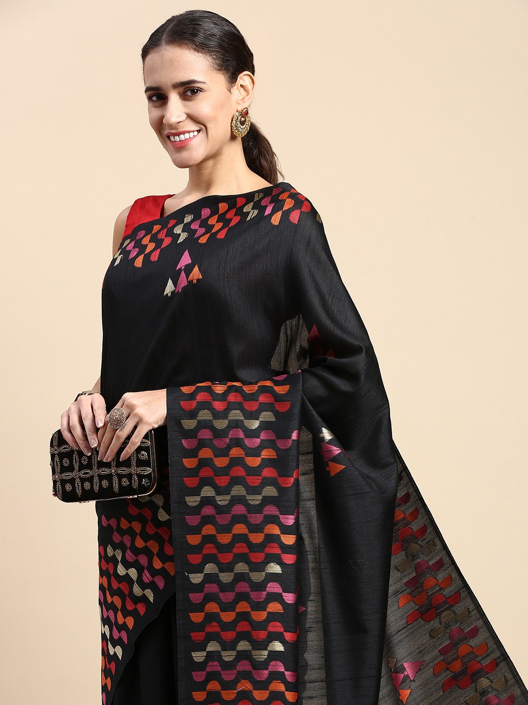 

VISHNU WEAVES Woven Design Zari Banarasi Saree, Black