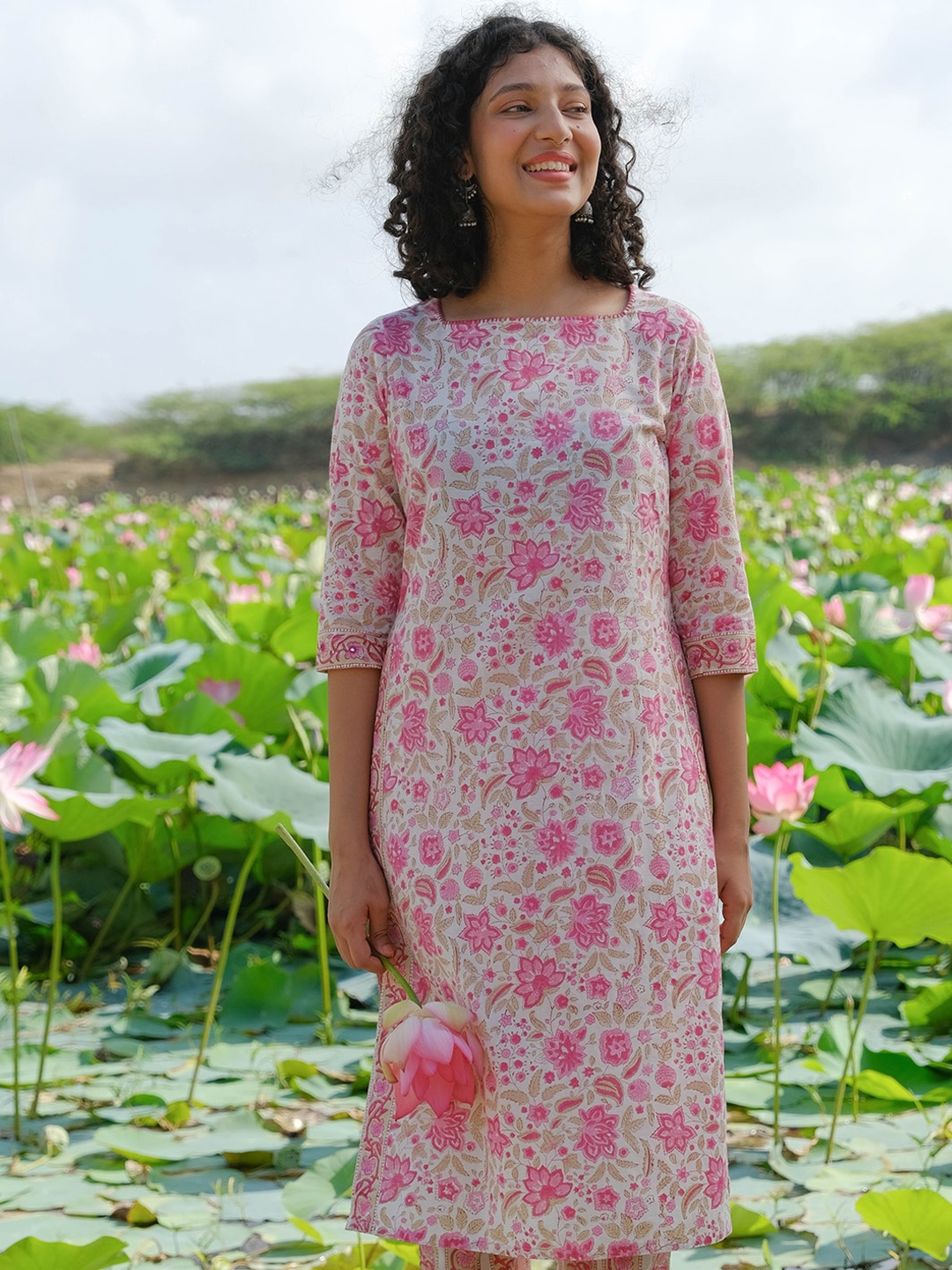 

OKHAI Floral Printed Square Neck Pure Cotton Straight Kurta with Trousers, White