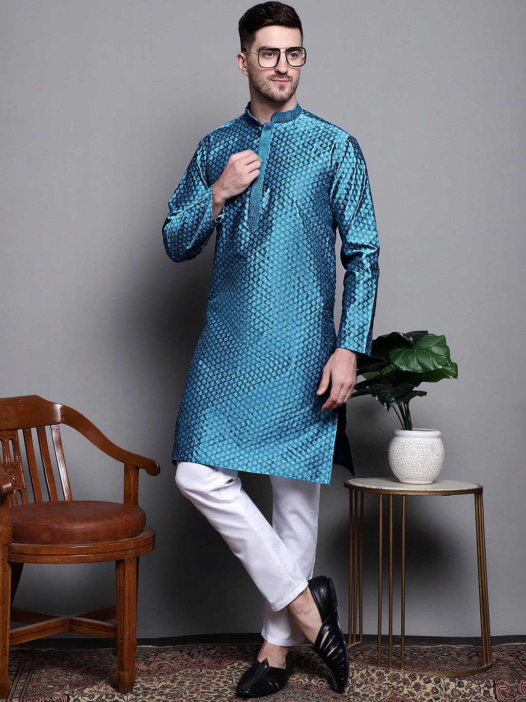 

Jompers Ethnic Motifs Self Design Thread Work Kurta With Pyjamas, Blue