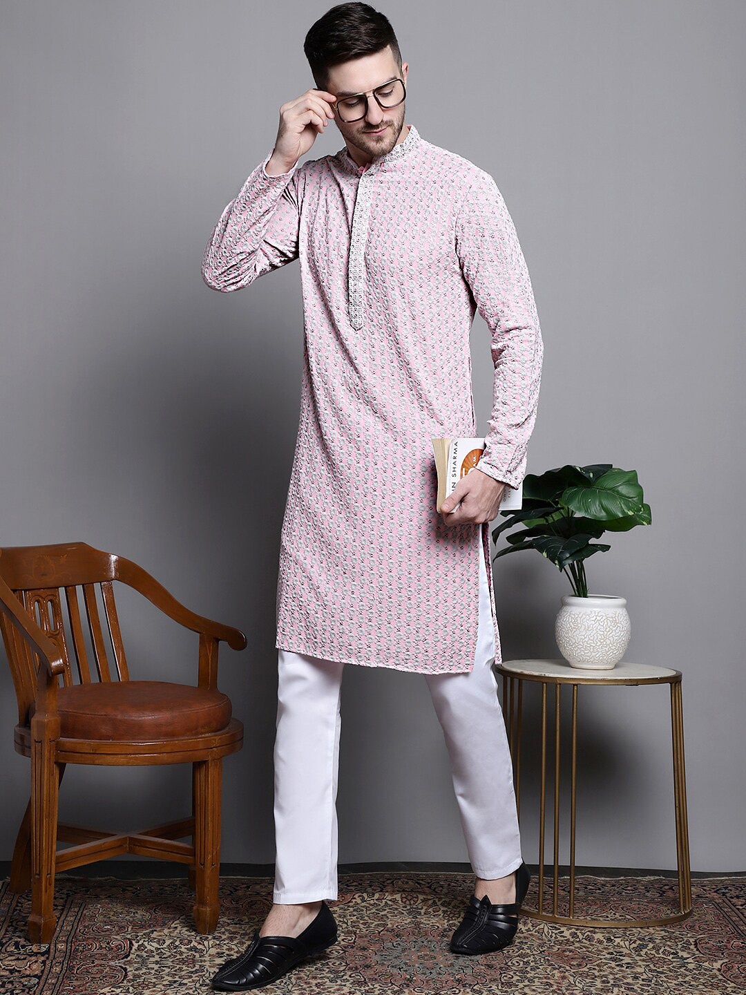 

Jompers Floral Embroidered Sequinned Pure Cotton Straight Kurta With Pyjamas, Pink