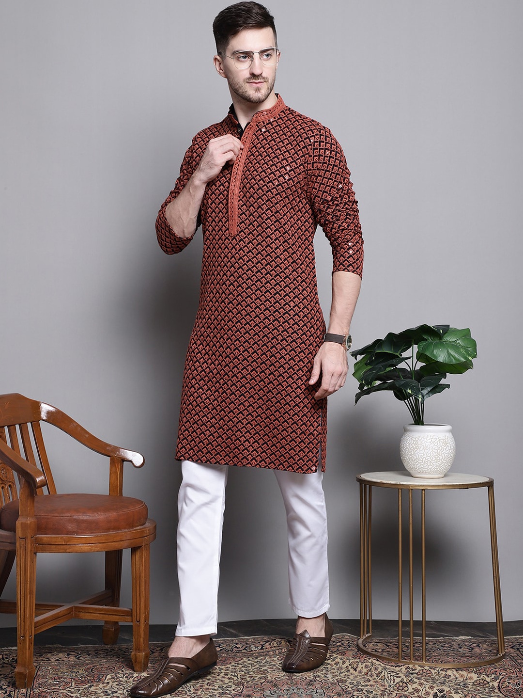 

Jompers Geometric Self Design Sequinned Pure Cotton Kurta With Pyjamas, Black