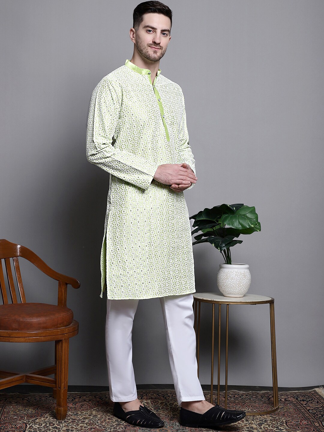 

Jompers Floral Self Design Sequinned Kurta With Pyjamas, Green