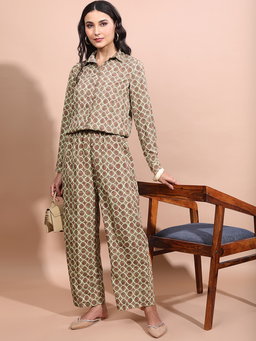 

Vishudh Green Printed Shirt With Pant