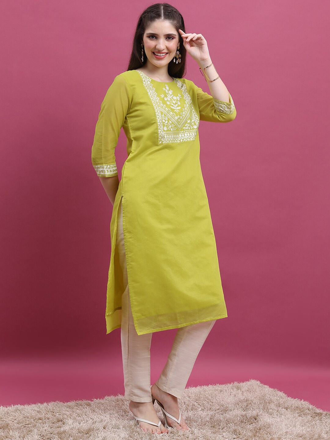 

Vishudh Floral Embroidered Yoke Design Thread Work Kurta, Green