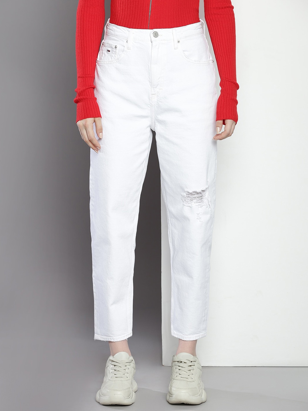 

Tommy Hilfiger Women Relaxed Fit Mildly Distressed Stretchable Jeans, White