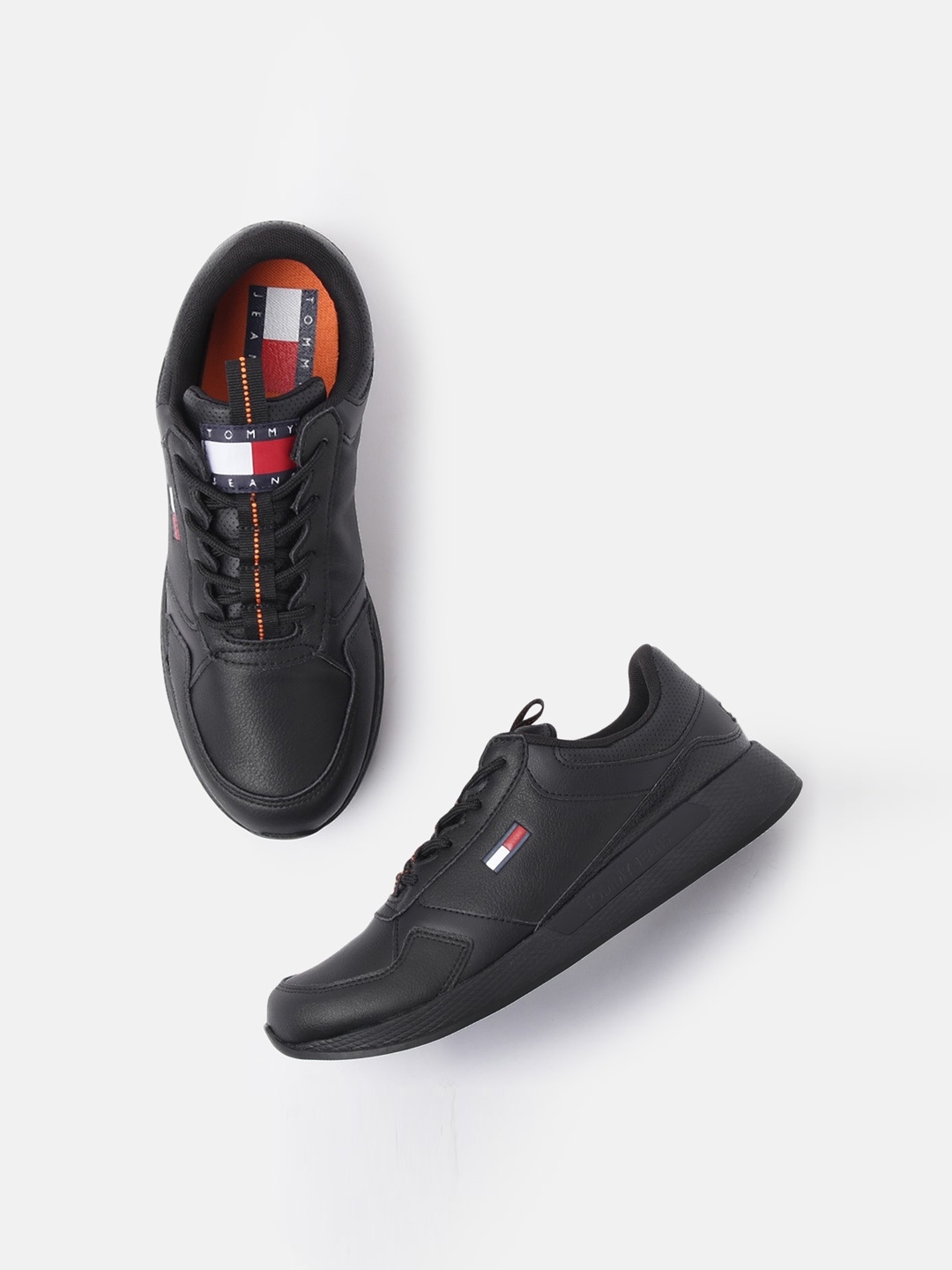 

Tommy Hilfiger Men Leather Padded insole Basics Sneakers, Black