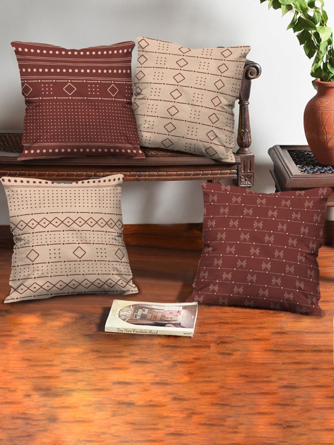 

Indigifts Generic Maroon & Cream-Coloured 4 Pieces Printed Velvet Square Cushion Covers