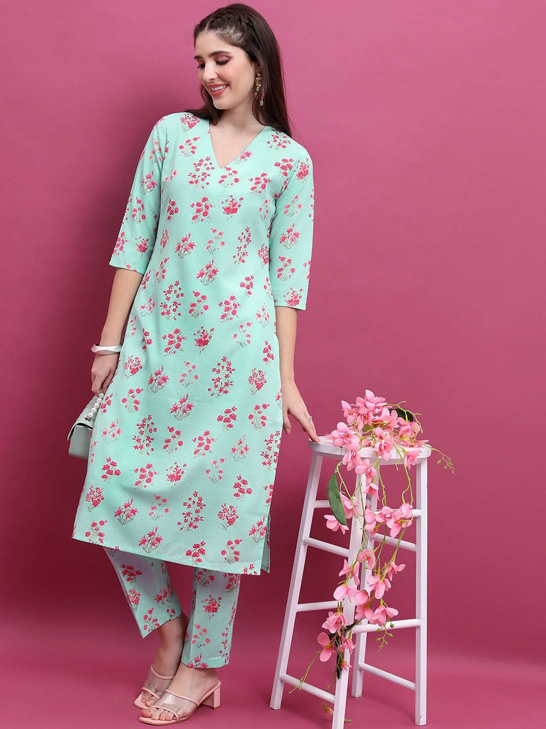 

Vishudh Blue V-Neck Floral Printed Straight Kurta with Trousers