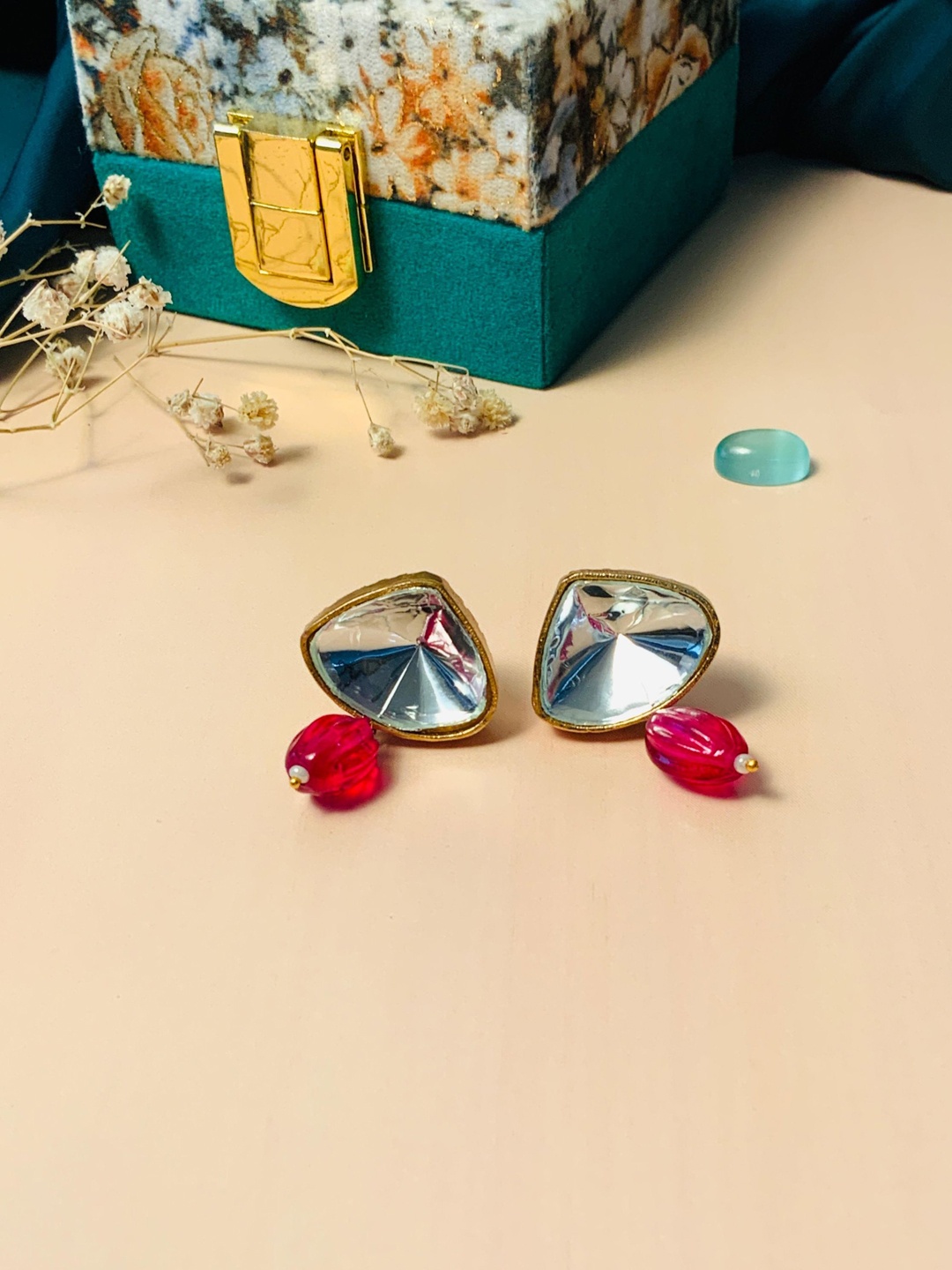 

ABDESIGNS Gold-Plated Classic Kundan Studs Earrings