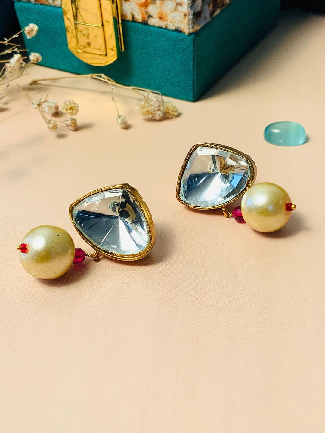 

ABDESIGNS Gold-Plated Classic Kundan Studs Earrings
