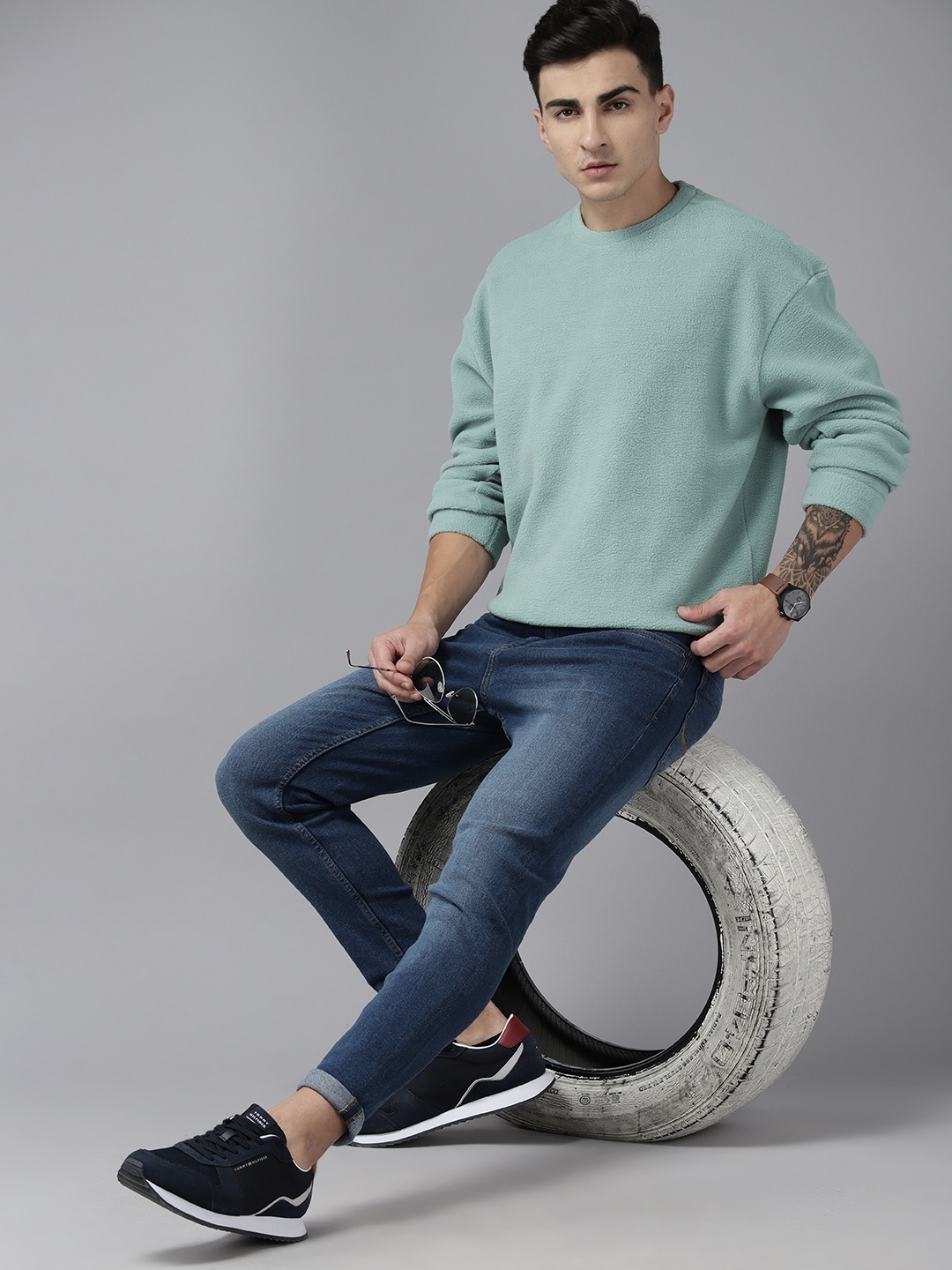 

Roadster Men Solid Sweatshirt, Blue