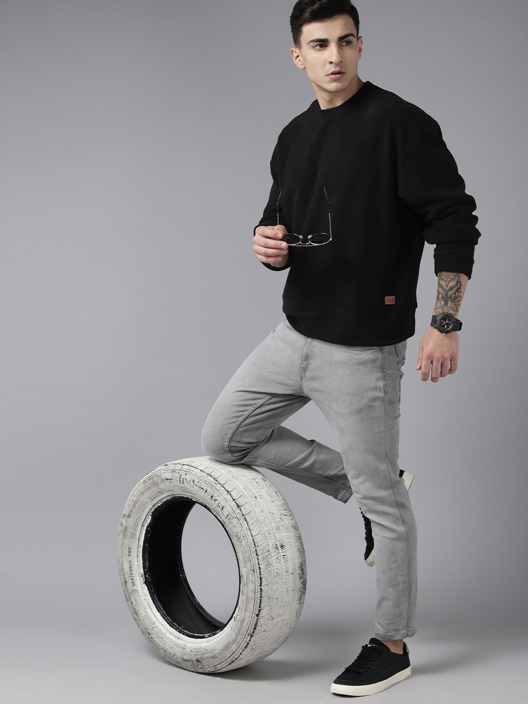 

Roadster Men Solid Sweatshirt, Black