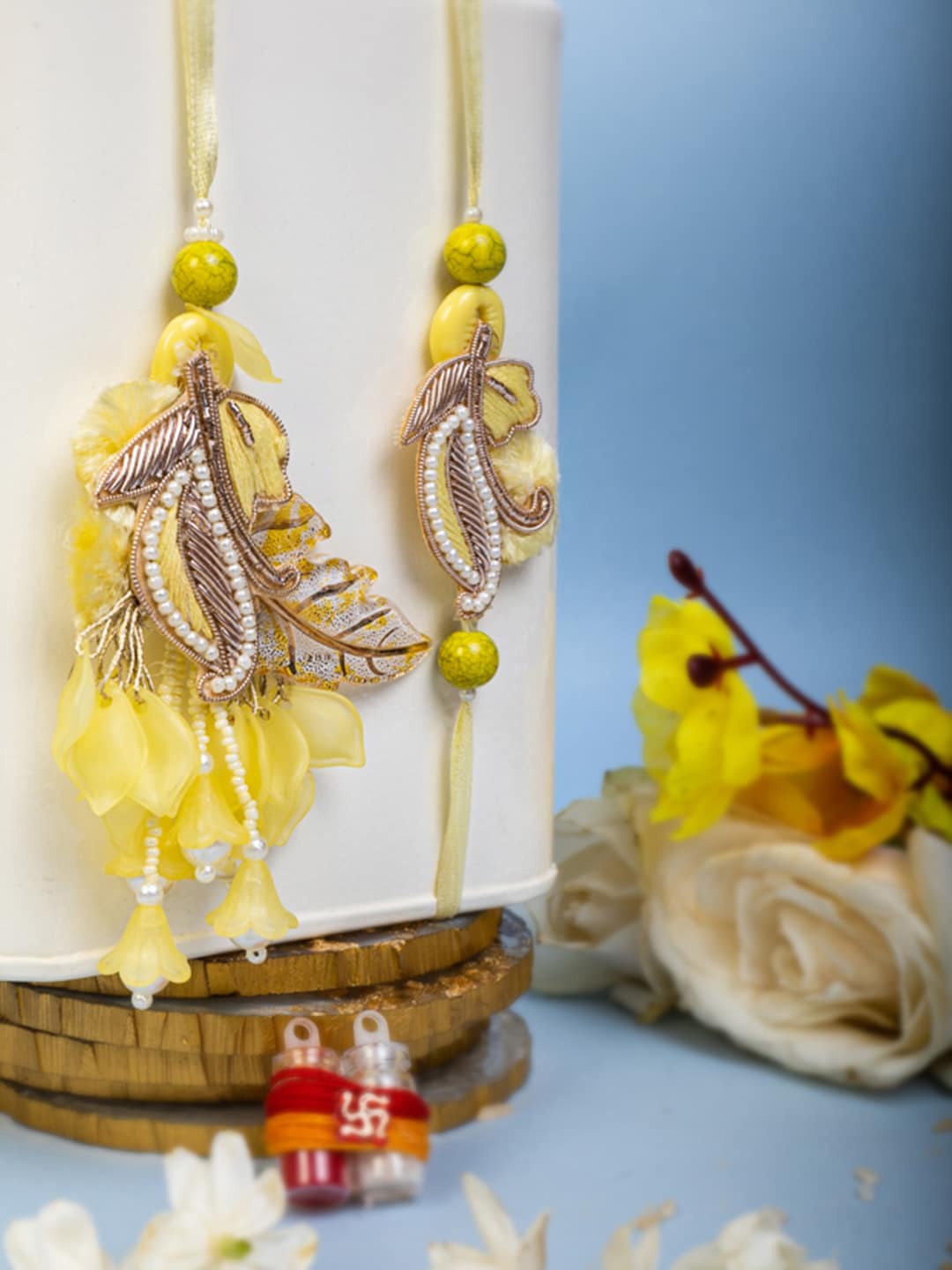

PANASH Unisex Set Of 2 Floral Shaped Bhaiya Bhabhi Rakhi Gift Set, Gold