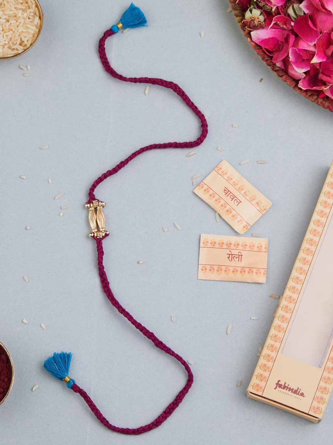 

Fabindia Unisex Metal Lines Thread Rakhi With Roli Chawl Pack, Gold
