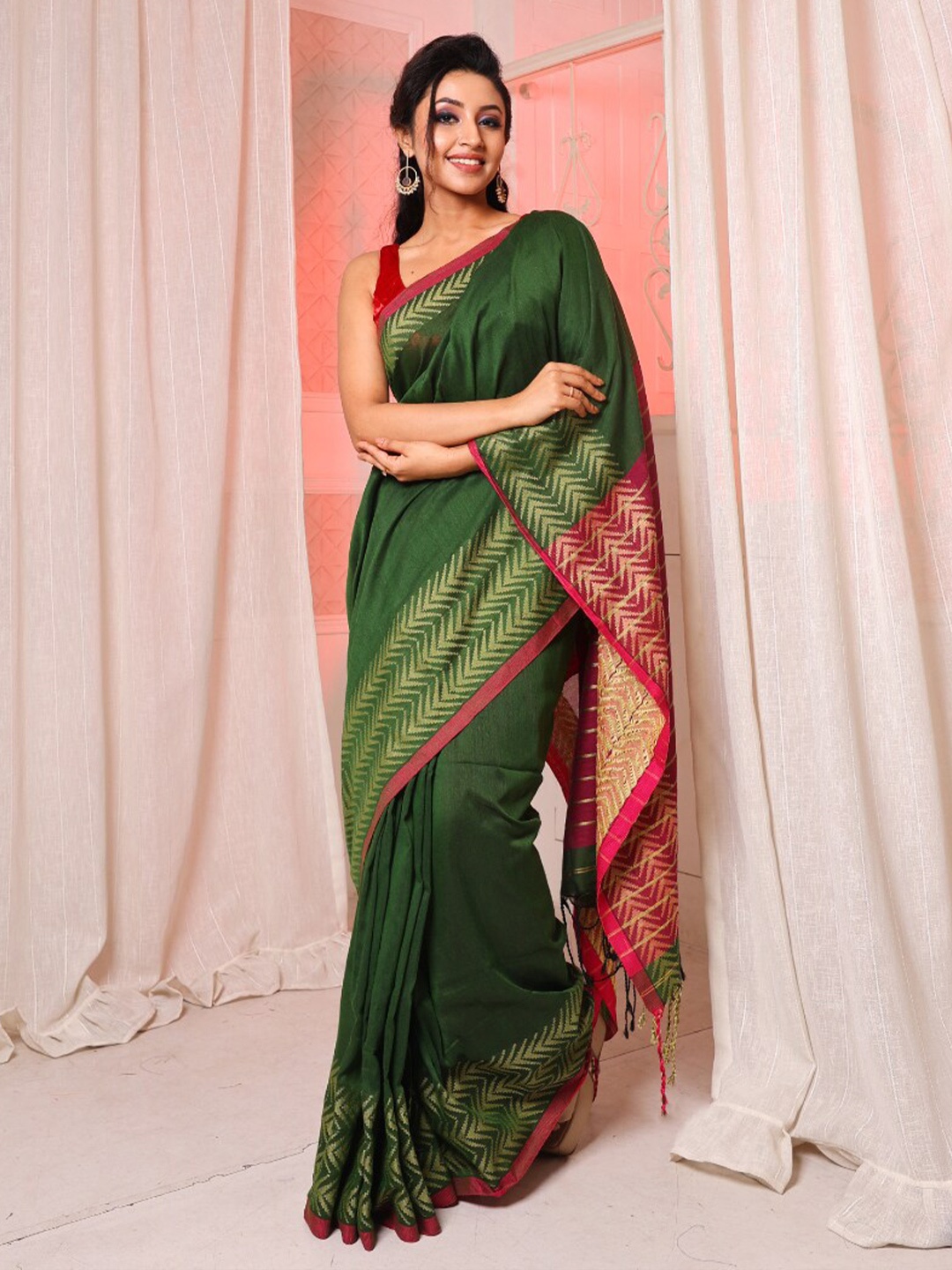 

Charukriti Geometric Woven Design Zari Border Saree, Green