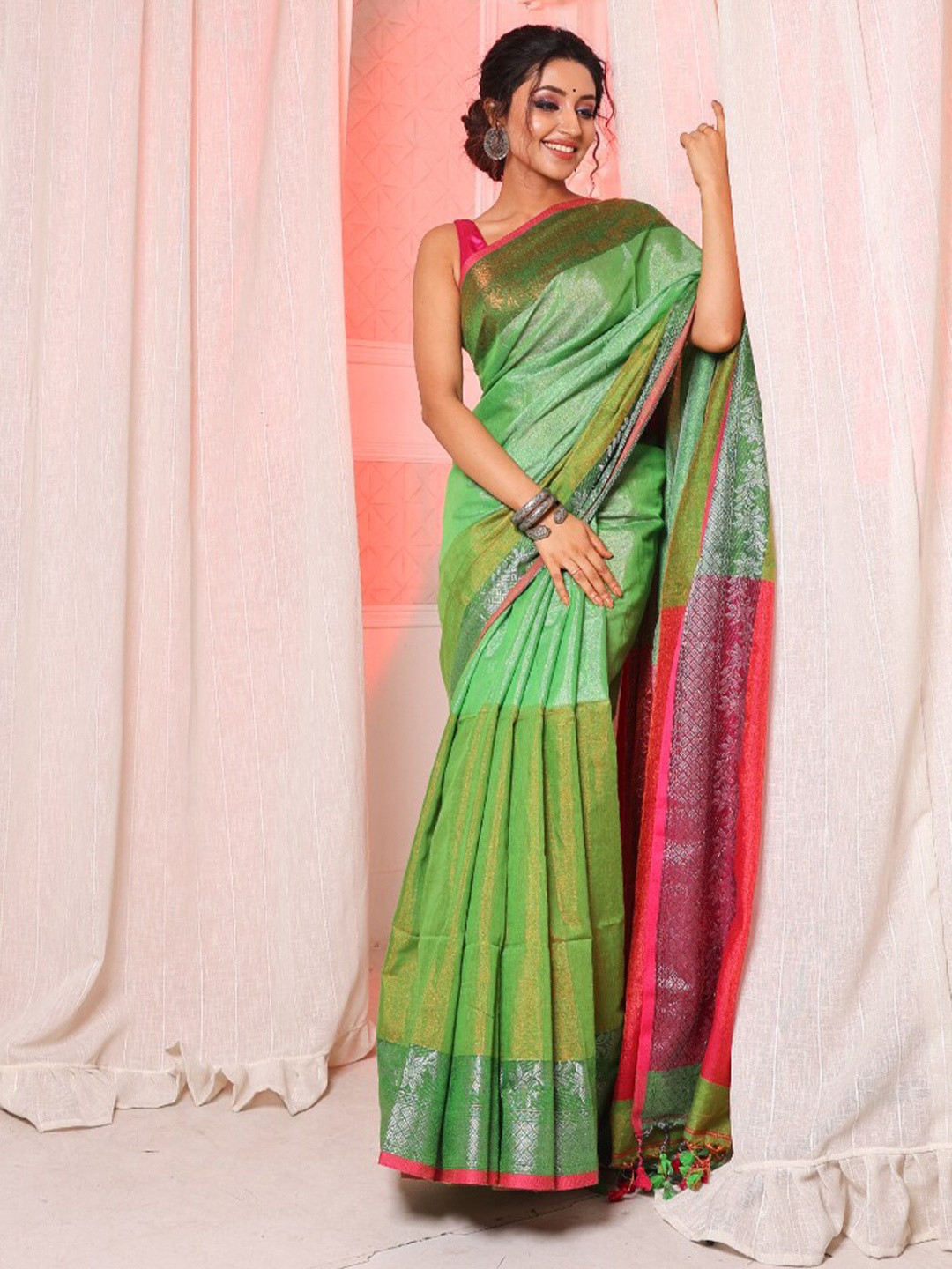 

Charukriti Woven Design Zari Tissue Saree, Green