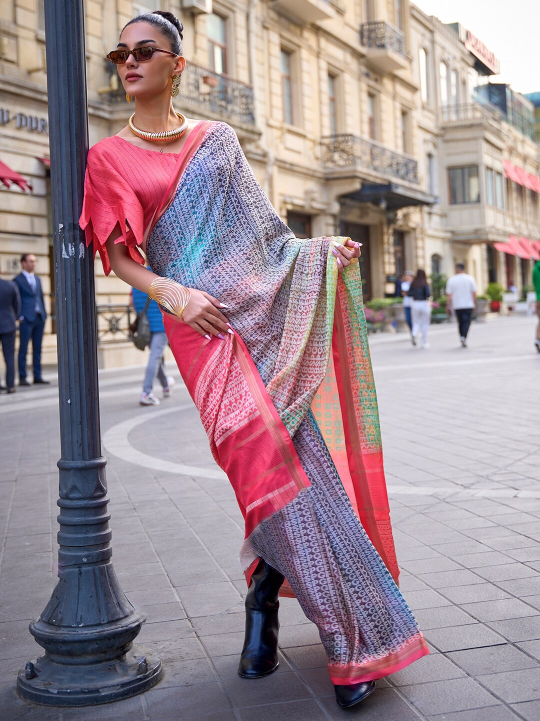 

Mitera Typography Printed Saree, Blue