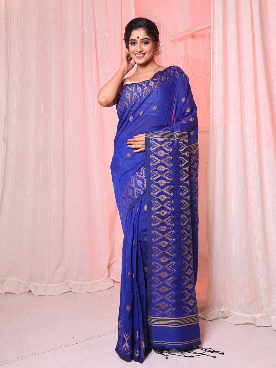 

Arhi Blue & Gold-Toned Woven Design Pure Cotton Saree