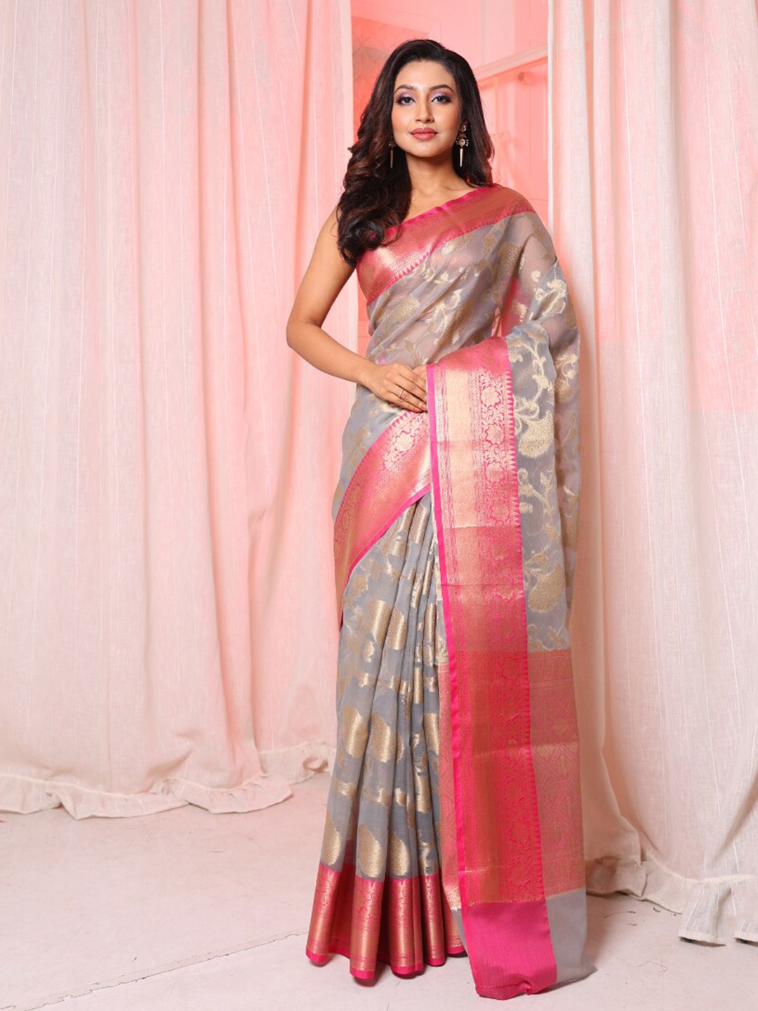 

Arhi Woven Design Zari Detailed Organza Saree, Grey