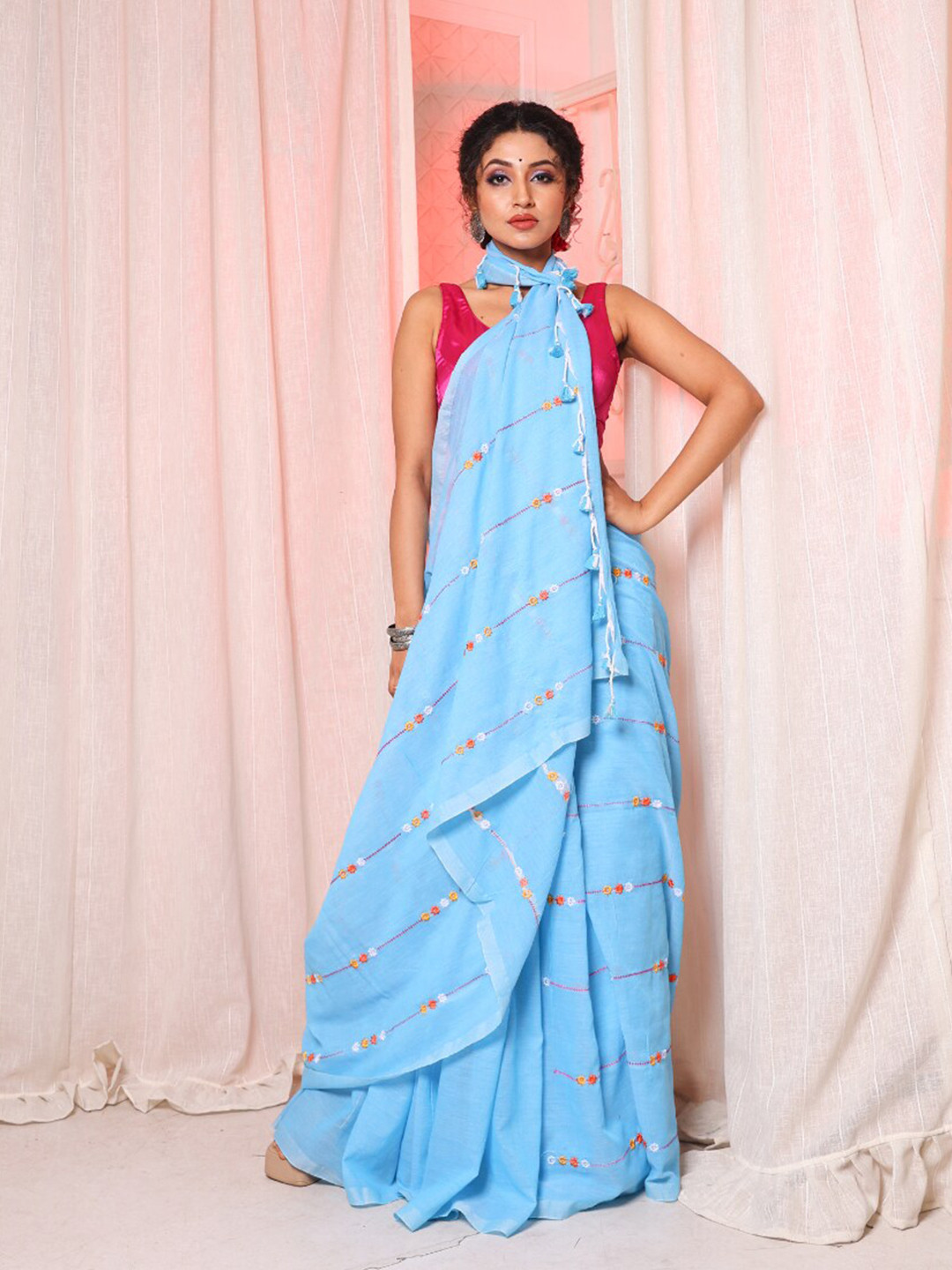 

Arhi Floral Embroidered Pure Cotton Saree, Blue