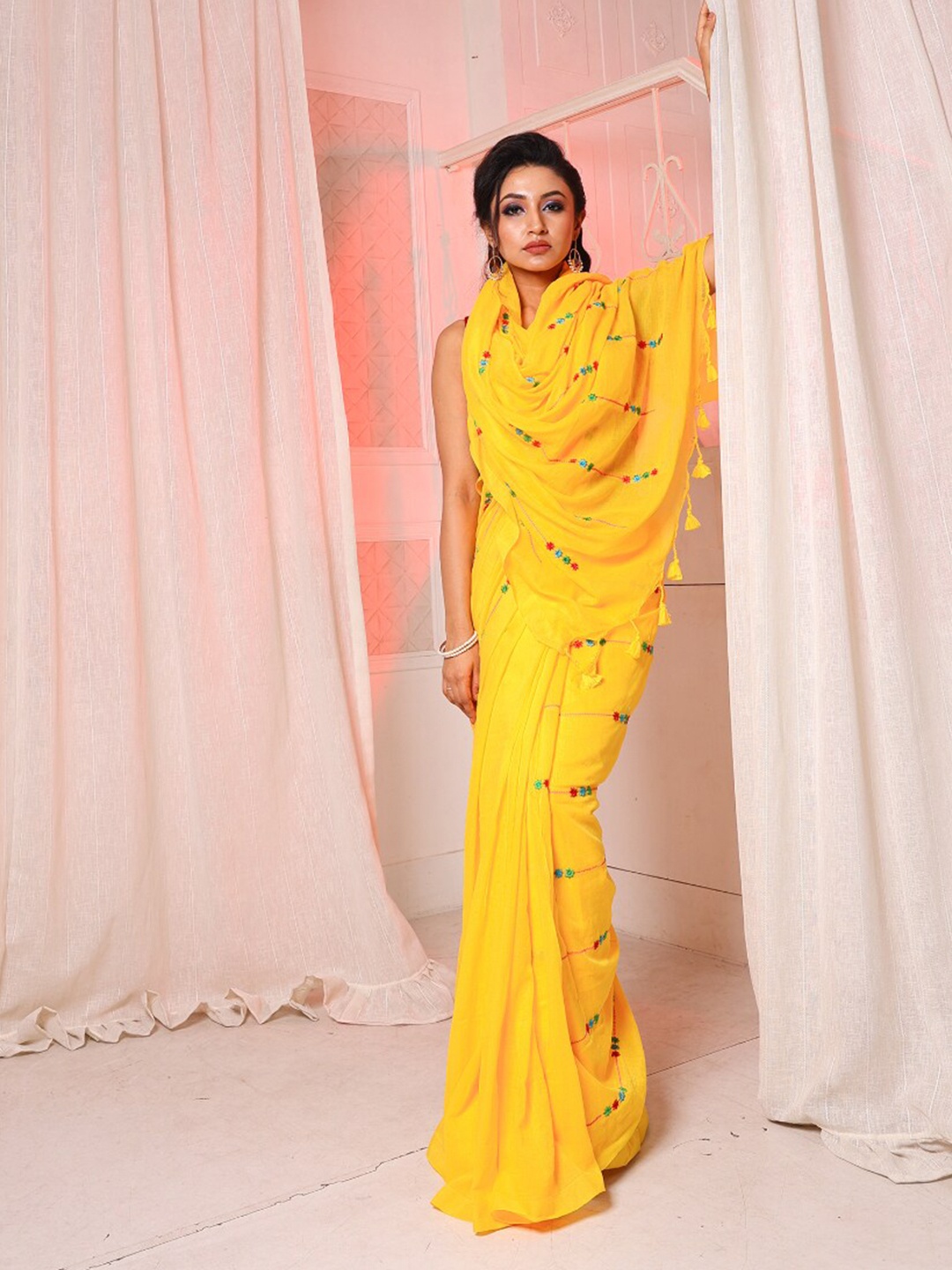 

Arhi Floral Embroidered Pure Cotton Saree, Yellow