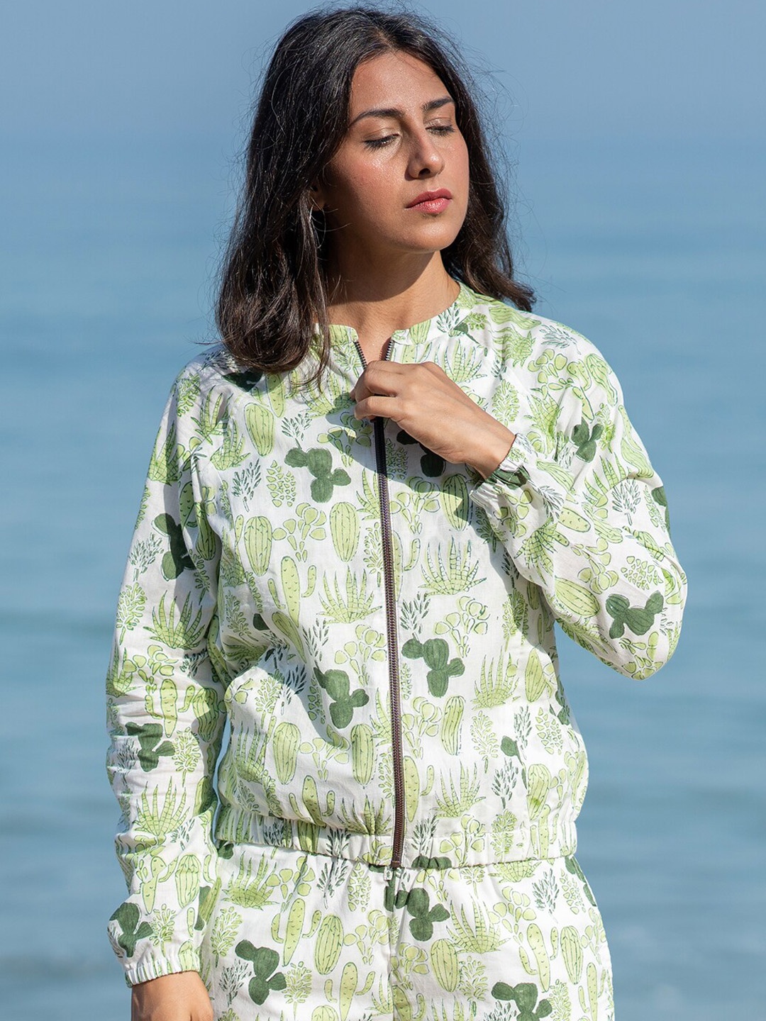 

OKHAI Conversational Printed Mandarin Collar Pure Cotton Bomber Jacket, Green